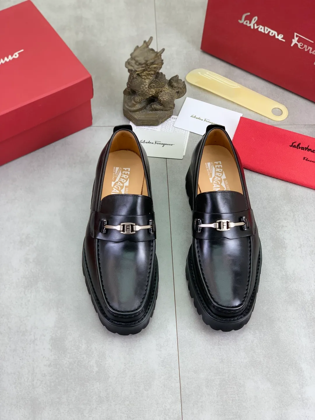 Men's Men's Shoes 💰P480💰[New Style] Water-dyed Niuli 🆘[Salvatore Ferragamo] Ferragamo's latest casual business leather shoes for men! Listed simultaneously! The fabric is made of specially imported original calfskin, and the interior is made of imported water-dyed cowhide. It is absolutely luxurious and leads the fashion trend. Matching code: 38-44 (45 and 46 can be customized) Multiple colors available